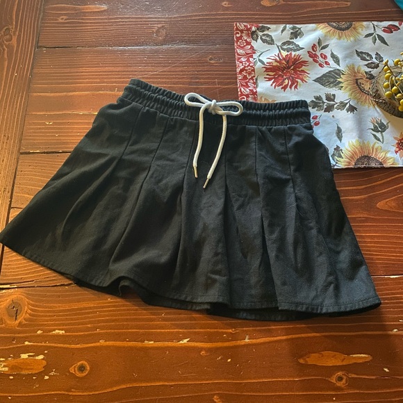 No Boundaries Dresses & Skirts - Pleated black miniskirt